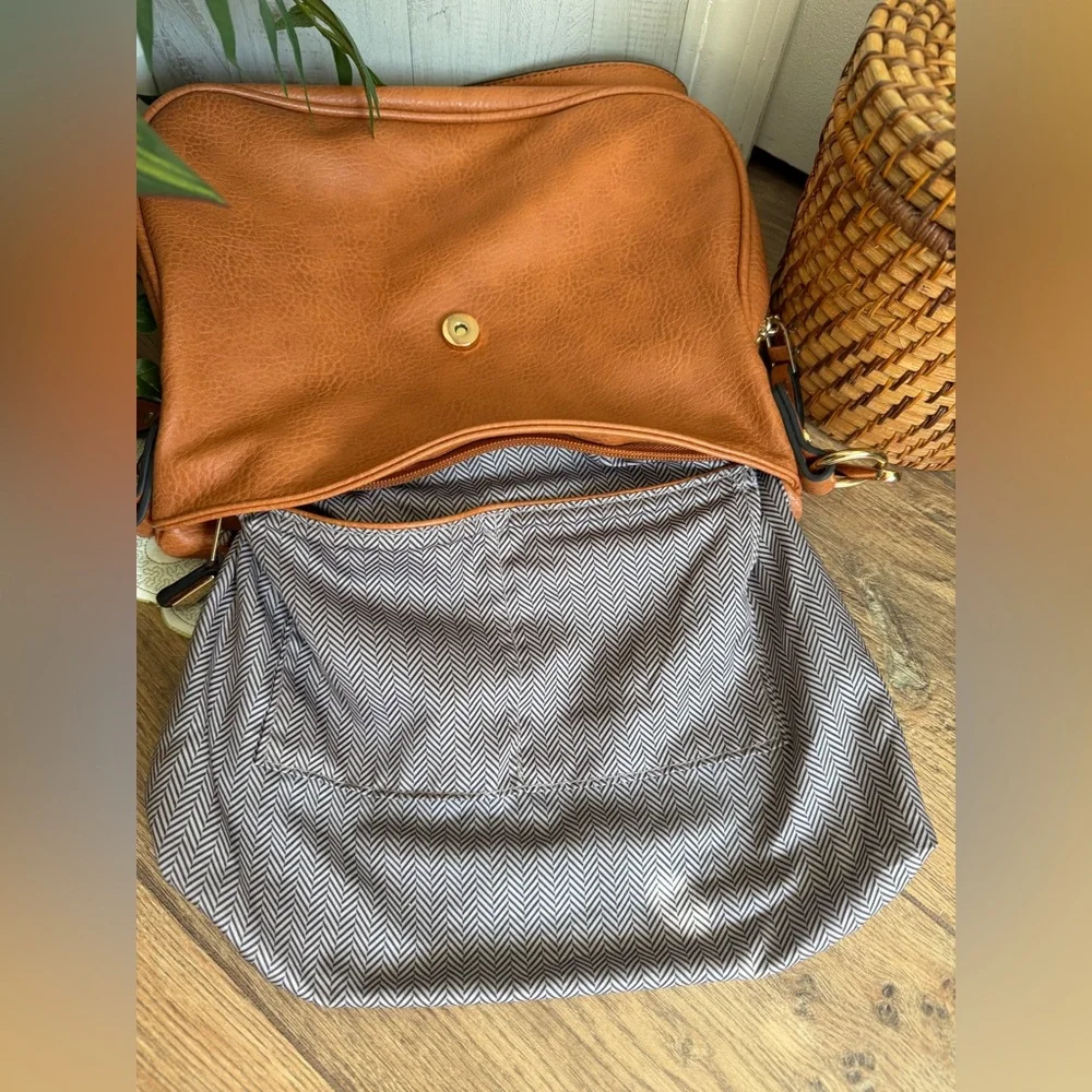 Moda Luxe Henri Tan Vegan Leather Fold Over Expandable Crossbody Bag - Picture 12 of 16